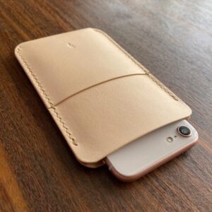 機種別サイズで仕立てるヌメ革スマホケース【spot/すぽっと】手縫い iPhone17 Pixel10 全機種対応