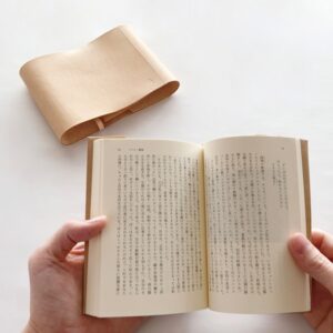 読書に集中するための革のブックカバー【pata / ぱた】