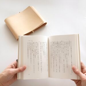 本にどっぷりひたるための革のブックカバー pata / ぱた B6 四六 単行本