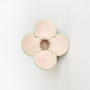 花にまぎれる革のミニオブジェ【moka / もか】（ベージュピンク×ベージュ×ミントグリーン）#紫陽花
